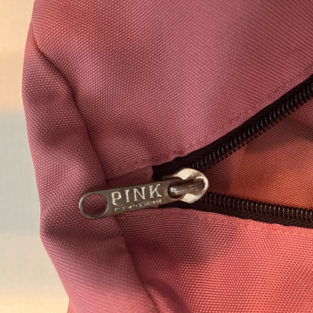 Pink Duffle Bag. - Picture 4 of 6